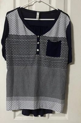 Perceptions Concept Top Women’s XL Blue White Circle Print Short Sleeve  - Image 1 of 4