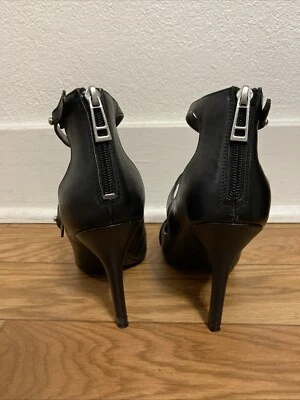 Tacones Charles by Charles David talla 8,5 M Foto 1 de 4