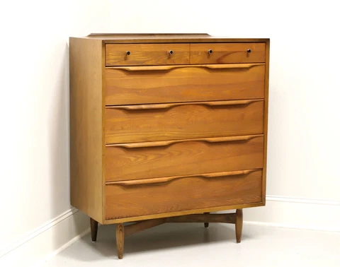 HEYWOOD WAKEFIELD Mid 20th Century Walnut Chest of Drawers Cover