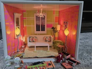 AMERICAN GIRL AG MINI Vintage ILLUMA Doll Diorama BOX Living Room RARE - Picture 1 of 19