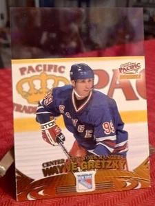 1997-98 Pacific Invincible Off The Glass #12 Wayne Gretzky - Picture 1 of 2