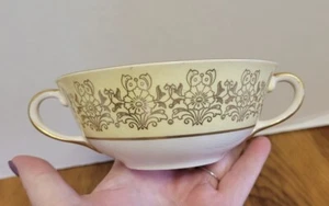 Tazón de sopa de porcelana de dos asas Johnson Brothers DK. Borde dorado rojo - Imagen 1 de 7