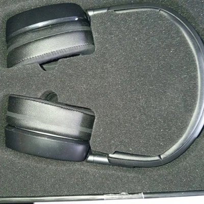 Roccat Syn Max Air Kabelloses RGB PC Gaming Headset mit 3D Audio Black - Bild 1 von 3