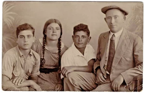 Antigua postal con foto real de maestro de escuela y alumnos en Rehovot Palestina 1934 - Imagen 1 de 2