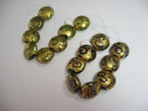 Glass Beads with Gold Foil 21 x 13m Puffed Coin 2: Variations Green & Black - Picture 1 of 7