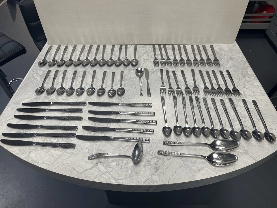 Juego de cubiertos International de acero inoxidable Serenata 68 piezas Mid Century vintage Foto 1 de 4