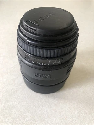 Sigma UC Zoom 70-210mm 1:4-5.6 UC Zoom Lens Made In Japan - Image 1 of 4