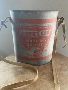 VINTAGE FALLS CITY OVAL WADE IN BUCKET/LIVE BAIT HOLDER/STRAP/50'S ERA/VERY NICE - Picture 1 of 13