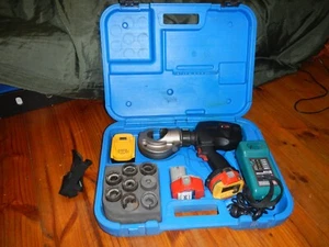 CEMBRE B135-C 14.4V CORDLESS Handheld HYDRAULIC CRIMPER - B135 - Picture 1 of 21