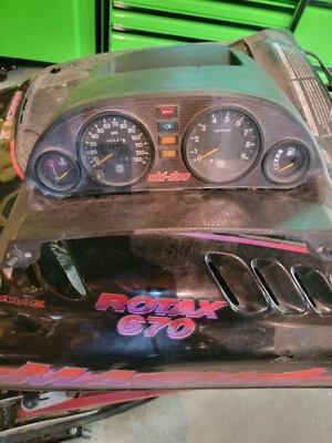 Ski Doo Mach 1 dash / Gauge assy - Image 1 of 2