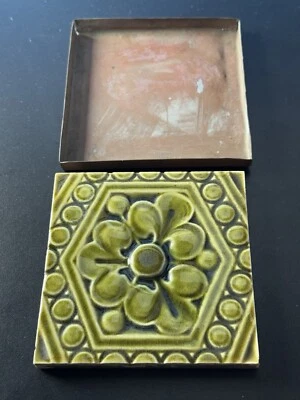 Antiguo azulejo de arte de patente baja de 1881 Chelsea Mass. Artes y manualidades florales de 4"" Foto 1 de 4