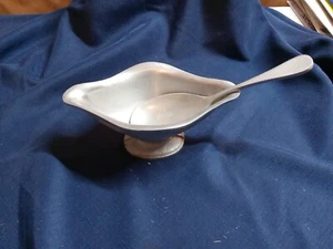 Soßenschale aus gehämmertem Aluminium mit Servierlöffel - Bild 1 von 2