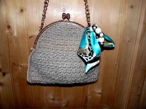 Umhängetasche aus Juteschnur gearbeitet - goldfarbiger Rahmen - Bild 1 von 4