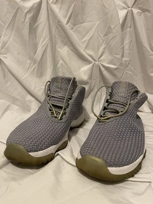 Tênis de basquete Nike Air Jordan Future cinza lobo 656503-004 - Imagem 1 de 4