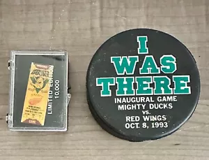 1993-94 Anaheim MIGHTY DUCKS Disney 10/8 gioco inaugurale ERO LÌ PUCK & PIN - Foto 1 di 2