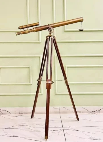 Telescopio náutico Harbor Master de latón de pie de 64" con diseño de soporte de trípode Foto 1 de 4