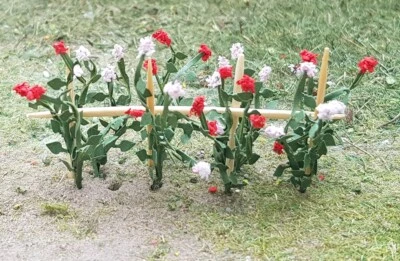MP SCENERY 6 Climbing Roses N Gauge Farm Flowering Plants Railroad Layout - Image 1 of 4
