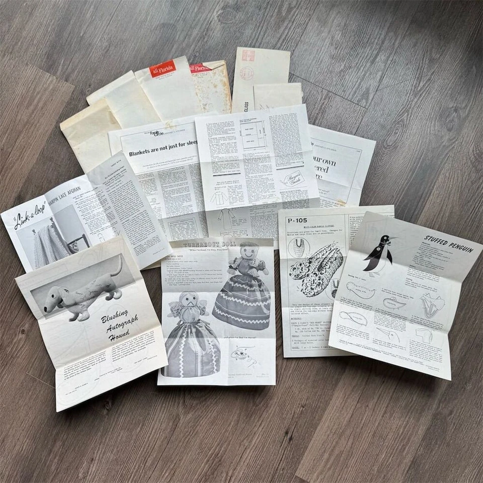 Lote de Patrones de Costura Vintage Años 60-70 Muñecas Juguetes Zapatillas Patrones Artesanales Afganos Foto 1 de 4