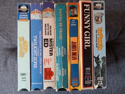 Old Movies VHS Tapes Lot All Included-Mr Ed, Twilight Zone,James Dean, R Reagan+ Foto 1 de 4