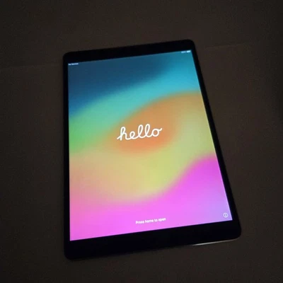 Apple iPad Pro 2nd Gen. 64GB, Wi-fi + 4G (Unlocked), 10.5 in - Space Gray - Image 1 of 4