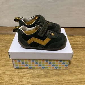 BNIB Clarks Boys CRUISER PLAY Khaki Combi Lea First Shoes F Fitting - Picture 1 of 10