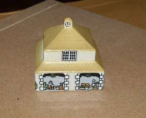 Vintage 1980 Whimsey England Casa Numero 32 Market Hall Wade Porcellana Miniatura - Foto 1 di 5