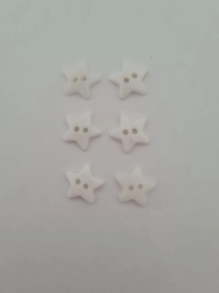 6 white star shaped resin buttons 1 cm - Image 1 of 1