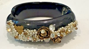 VINTAGE JEWELED BAKELITE OR LUCITE CLAMPER BRACELET - Picture 1 of 5