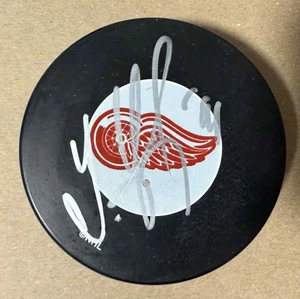 SERGEI FEDOROV DETROIT RED WINGS HANDSIGNIERT SIGNED PUCK - Bild 1 von 1