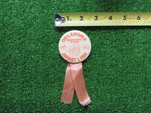OKLAHOMA SOONERS Vintage Button Pin NCAA Orange Bowl Classic 1/1/1980 RIBBONS - Picture 1 of 2