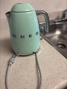 SMEG Kettle Green - Picture 1 of 2