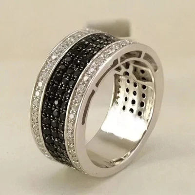 Anillo de media banda de diamantes negros creado en laboratorio de 2 quilates para hombre enchapado en oro blanco de 14 k en plata Foto 1 de 4