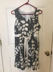 Robbie Bee Sleeveless Dress Gray and Ivory Floral Fit & Flare Lined Size 10 - Picture 1 of 5