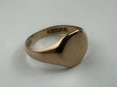 9ct (375) Rose Gold Panelled Signet Ring Size UK "Q Ship Worldwide - Image 1 of 4