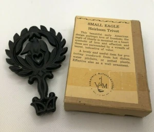 Trivet de reliquia águila pequeña de hierro fundido Virginia Metalcrafters con caja - No. 9-23 - Imagen 1 de 3