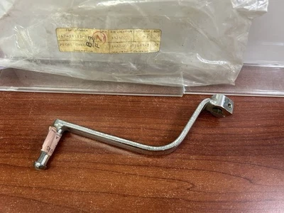 NEW NOS Factory Yamaha L5T YG5T Shift Lever Pedal Part# 167-18111-01-93 - Image 1 of 4