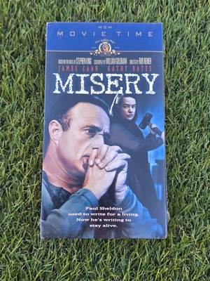 Stephen King’s Misery (VHS) New SEALED *Small Hole Top James Caan Kathy Bates  Foto 1 de 4