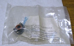 Hamilton Avnet M85049/49-1-12W Zugentlastungsklemme - Bild 1 von 3