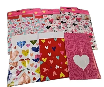 180 (6 packs of 20) Valentine's Day treat bags 4" x 9.5" W/ties clear heart XOXO - Image 1 of 4