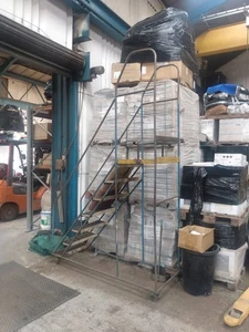 Large Metal Standing Platform Ladder - Picture 1 of 3