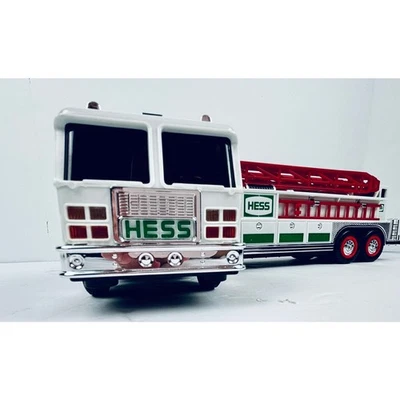 Camión de bomberos Hess 2000 con escalera Foto 1 de 4