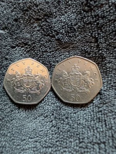 2 X 2013 Christopher Ironside 50p Fifty Pence Coin - Picture 1 of 2