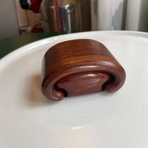 Caja de rompecabezas de madera pulida de colección tamaño anillo de 4" firmado por Richard Rothbard - Imagen 1 de 6