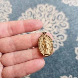 Vintage Dainty Gold Miraculous Medal Virgin Mary Medallion Pendant - Picture 1 of 7