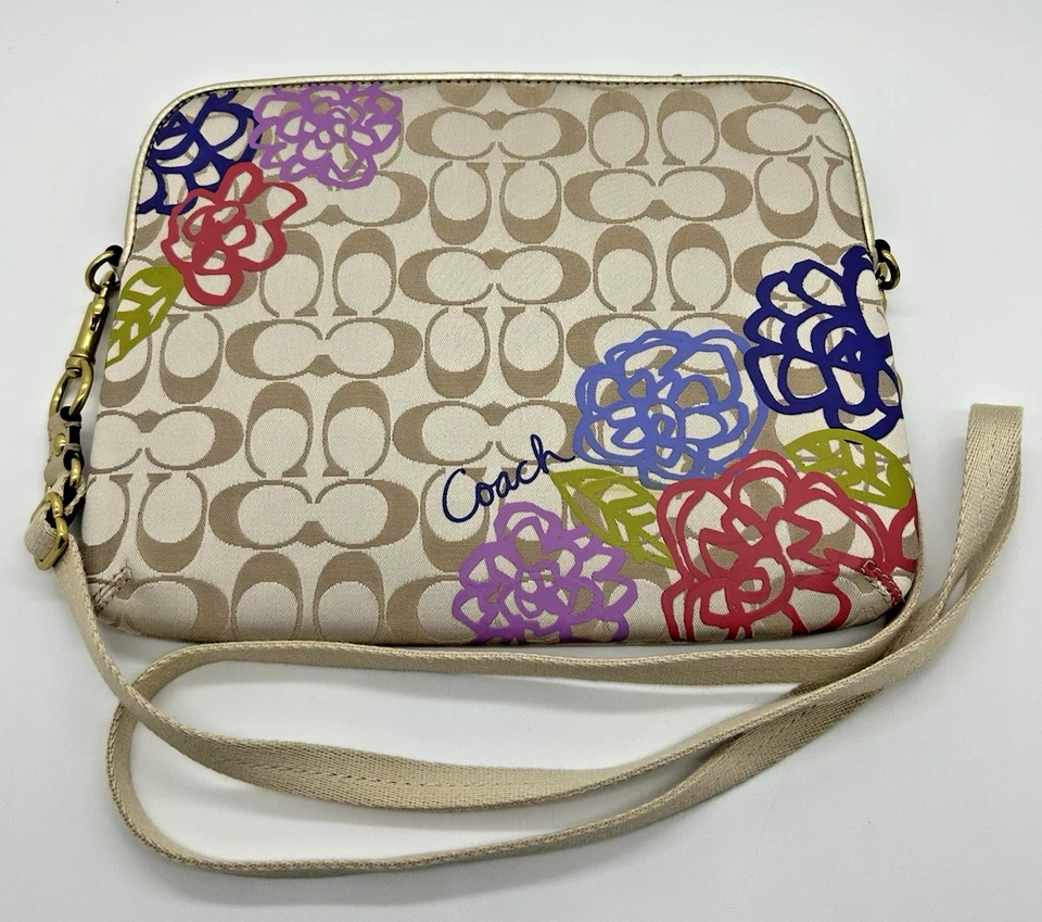 Funda Bandolera Coach Daisy Apliques Ipad/Tablet Beige/Caqui Foto 1 de 4