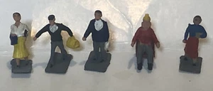 Vintage Small Figurines Lot Of 5 Model Train Accessories Background Pieces - Picture 1 of 4