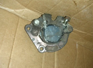 Suzuki GSX 250 / 400 E / L / T Front Left Brake Caliper GSX250 GSX400 Twins - Picture 1 of 3