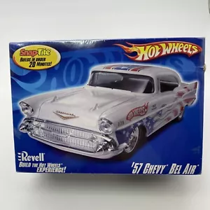 1/25 REVELL '57 CHEVY BEL AIR SNAPTITE - KIT 85-1946 PATRIÓTICO EE. UU. HOT WHEELS - Imagen 1 de 7