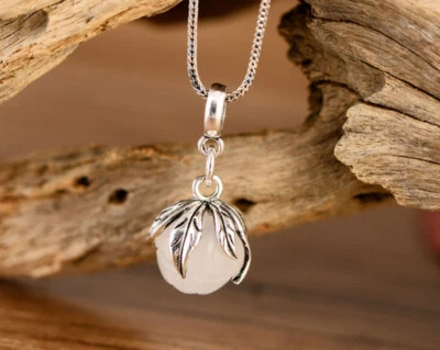 D11 Rimorchio Fiore Di Bianco Calcedonio Con Foglie 925 Argento Sterling - Immagine 1 di 4