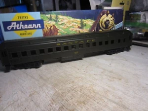 HO trains; New in box ATHEARN SANTA FE standard 6 axle coach KIT - Picture 1 of 5